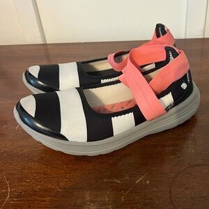 Bzees Sashay Mary Janes Shoes Womens 7M Black White Pink Ribbon Rubber Sole